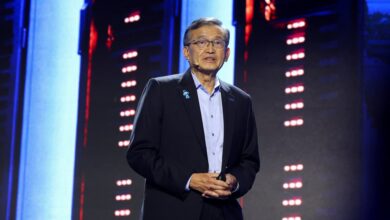 Intel Shares Slide on Major Guidance Miss, Highlighting Structural Pressures in Chip Sector