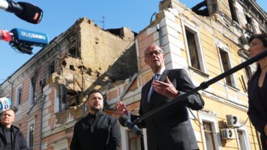 Russia Escalates Airstrikes on Kyiv During German Chancellor’s Visit Amidst Diplomatic Talks