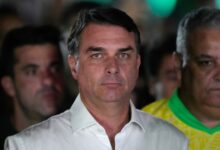 Flávio Bolsonaro Arrives in U.S. Days After Defeat, Amidst Legal Probes and Diplomatic Tensions