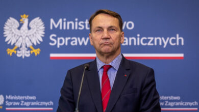 Poland’s Foreign Minister Warns of Russian Resource Depletion if Ukraine Endures Winter