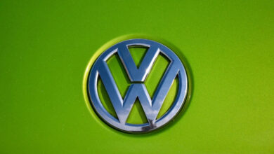 VW Weighs Global Salary Freeze Through 2030 Amid Cost Cuts