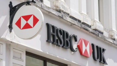 HSBC to cut up to 70% of UK wealth advisers in AI-driven restructuring