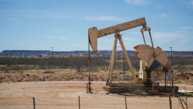 Brent Crude Edges Lower to $102.24 as Gulf Supply Rebound Offsets US Military Buildup and China Export Halt