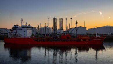 Oil Markets Stabilize as Middle East Supply Risks Keep Prices Elevated