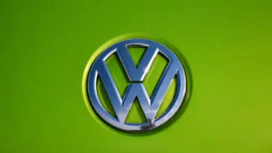 VW Weighs Global Salary Freeze Through 2030 Amid Cost Cuts