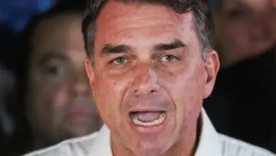 Flavio Bolsonaro Leaves Brazil Amid Corruption Probes and Election Defeat
